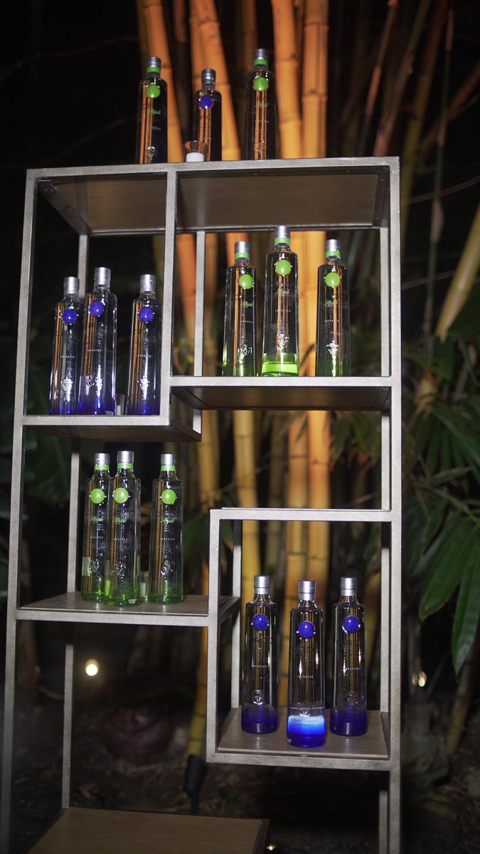 Ready to host your #GoldenGlobes viewing party? Stock your bar with @Ciroc! #CirocStars https://t.co/PgzptTycGq https://t.co/Bo7TrJCC2z