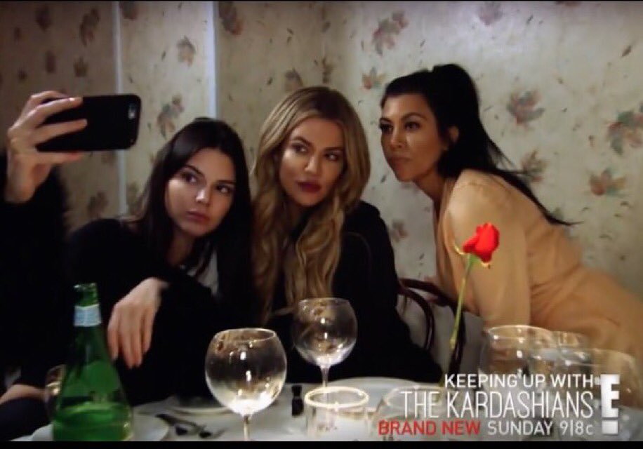 Hey! @kendalljenner where is this selfie at??? #KUWTK https://t.co/9y2LL0WjvK