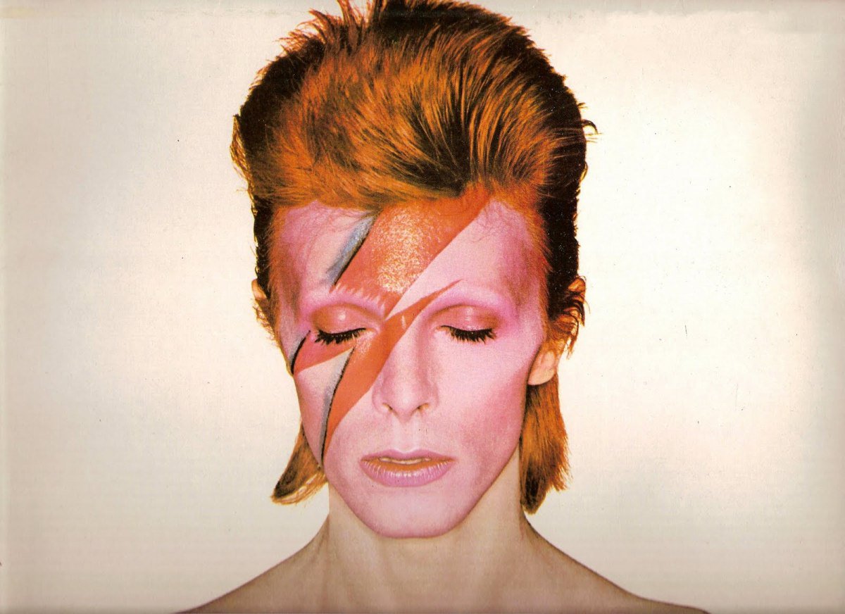 David Bowie we will remember your brilliance. Heartfelt condolences to family, friends & fans around the world https://t.co/hhLocL4hDS
