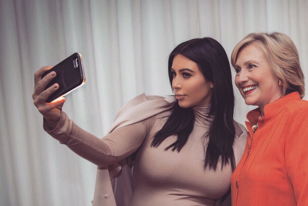 On the Ellen Show today Hilary Clinton talks about how she never looked better in our perfectly lit selfie! #LUMEE https://t.co/6svy37T46u