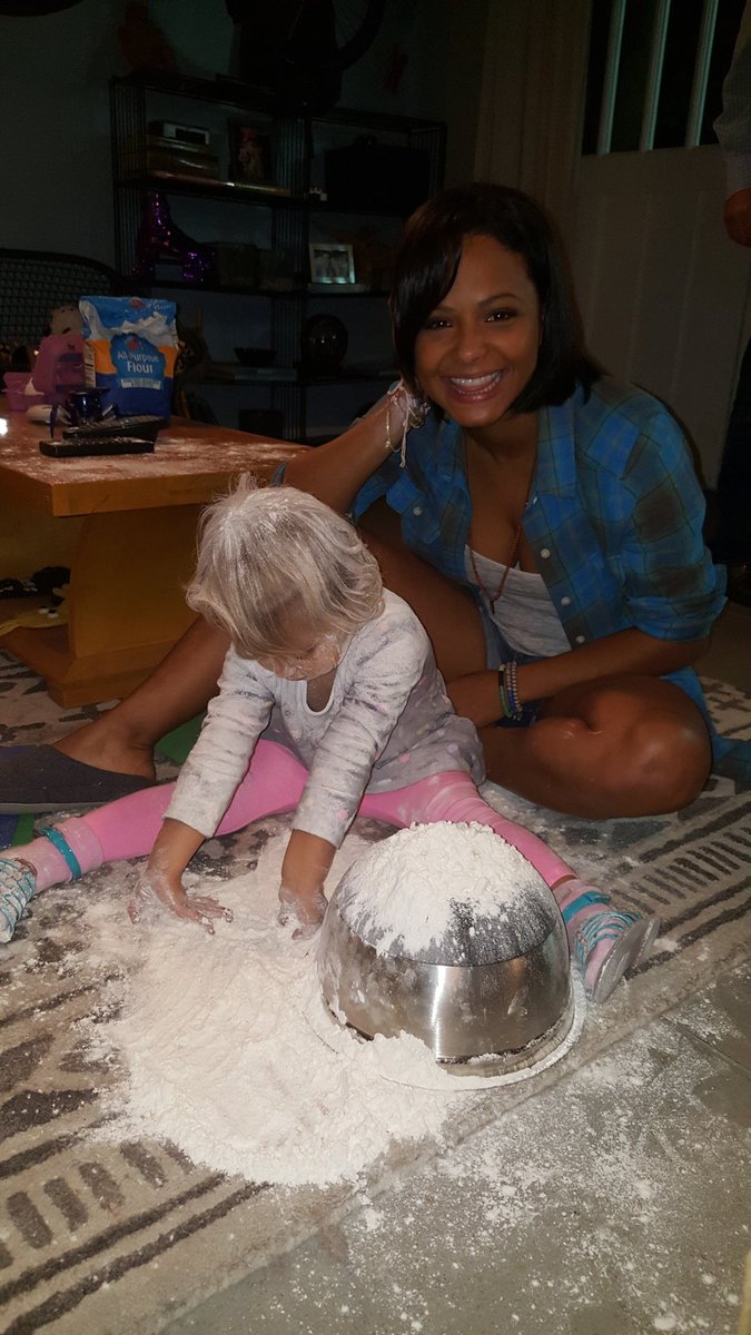 When Edie got into the cake bowl... she had flour in her hair for days!!! #Grandfathered https://t.co/6NHgt81hTb