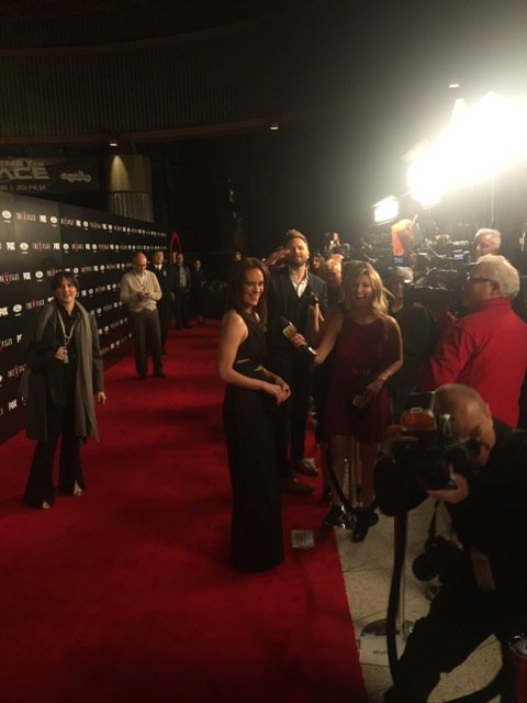 Oh look who's in our red carpet!!! @annabethgish @davidduchovny @joelmchale @thexfiles #XFilesPremiere https://t.co/a0OVBoITgM
