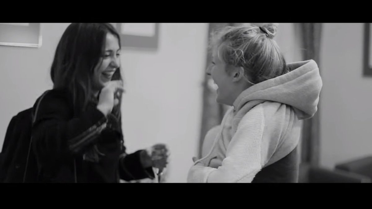 RT @MTVNews: .@EllieGoulding’s ‘Army’ Video Is What Real Female Friendship Looks Like https://t.co/WeDEBgq9AL https://t.co/McqbdRPOGH