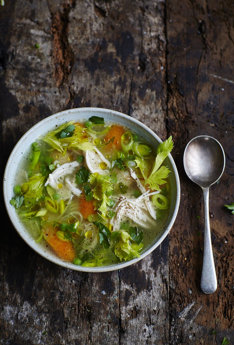 #RecipeOfTheDay is this mouth-wateringly beautiful poached chicken and veggie #soup: https://t.co/ScTpdbreJi https://t.co/tAXWEbVpar