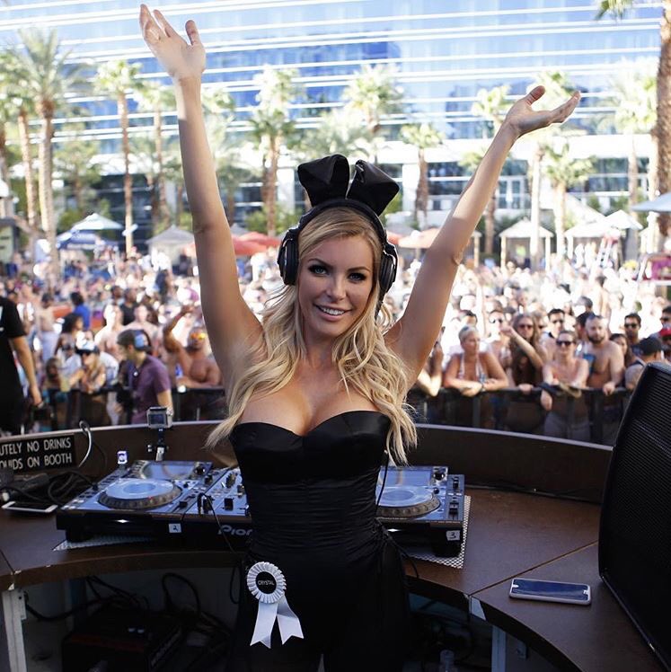 RT @PlayboyTV: #nationaldjday with our favorite #DJ @crystalhefner #Playboy https://t.co/nmsckCTPud