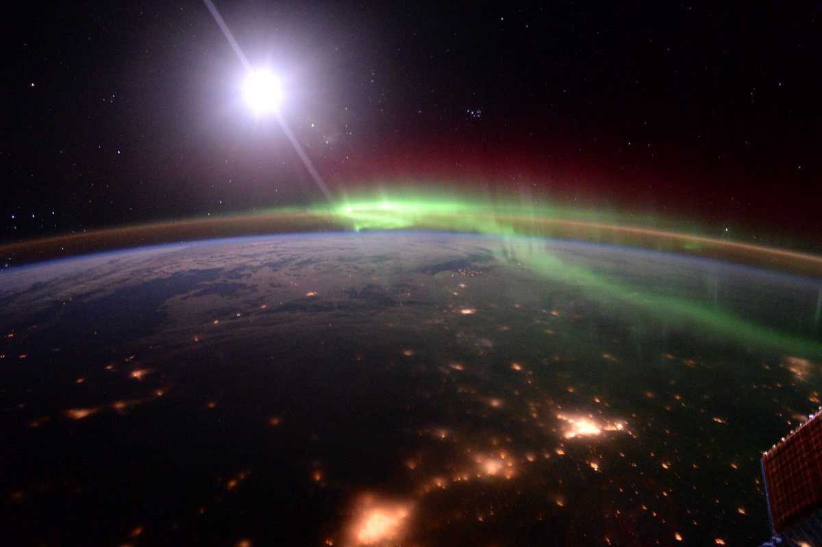 RT @StationCDRKelly: Day 299. #GoodNight, #Aurora. Good night, all. #YearInSpace https://t.co/gZuVWo7bnq