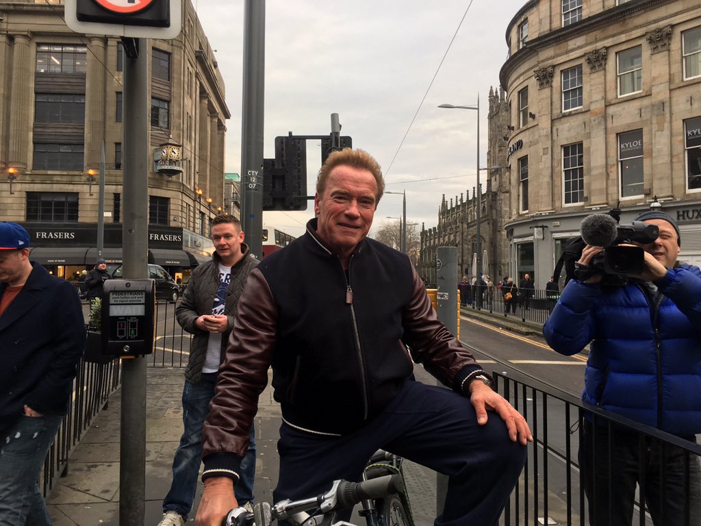 My first Edinburgh bike ride. A beautiful city! Catch my tour on Snapchat: ArnoldSchnitzel. https://t.co/zjIJ6bViW4