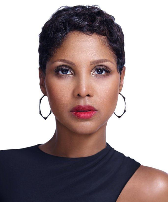RT @InStyle: .@ToniBraxton gives us the inside scoop on her @LifetimeTV biopic #UnbreakMyHeart: https://t.co/d8KqjdCLfx https://t.co/rmCHZa…