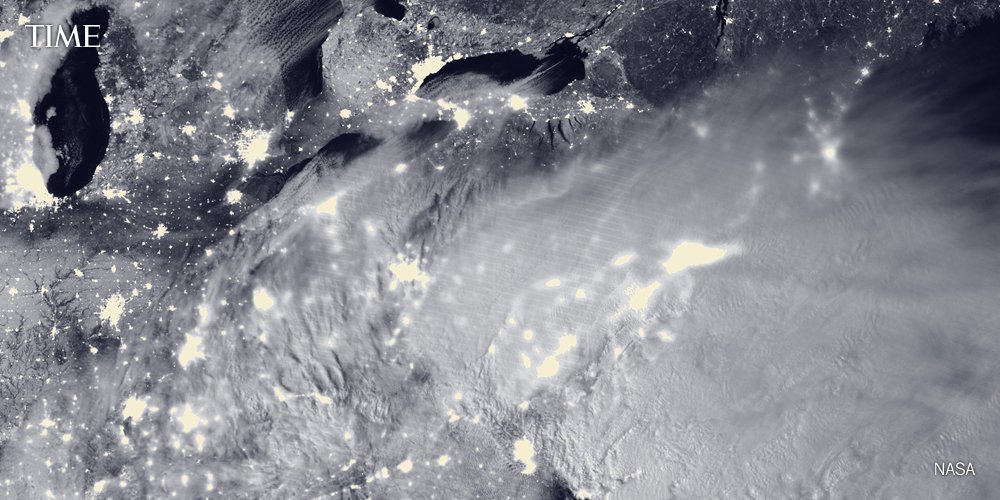 RT @TIME: See a stunning moonlight photo of the blizzard from space https://t.co/XYkW4XBKyy https://t.co/JWQv8hxovD