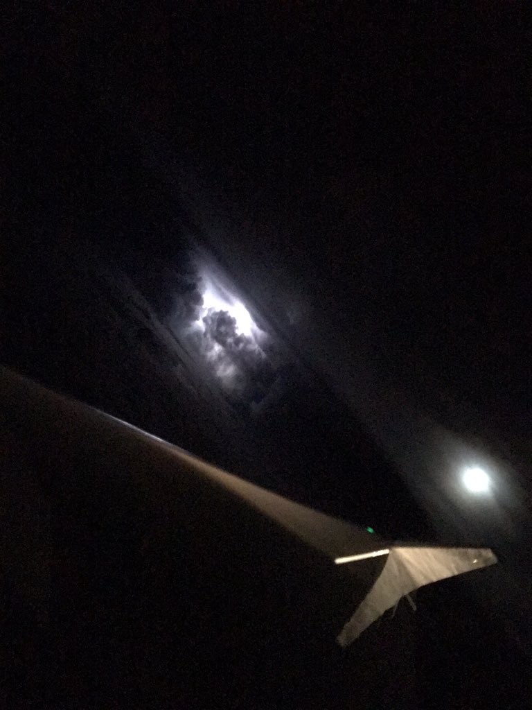 #thunderstorm over central Australia #nature https://t.co/PMEyFgYjx4