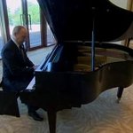 Putin shows off musical talent on piano in China Putin shows off musical talent on piano in China