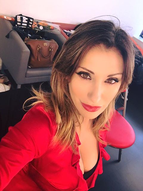 Ready to go!! #brest #red #redlips #camerino #loge #instalike #dance #live #performance https://t.co/uu2P5qqBgn https://t.co/y6y3KNRepq