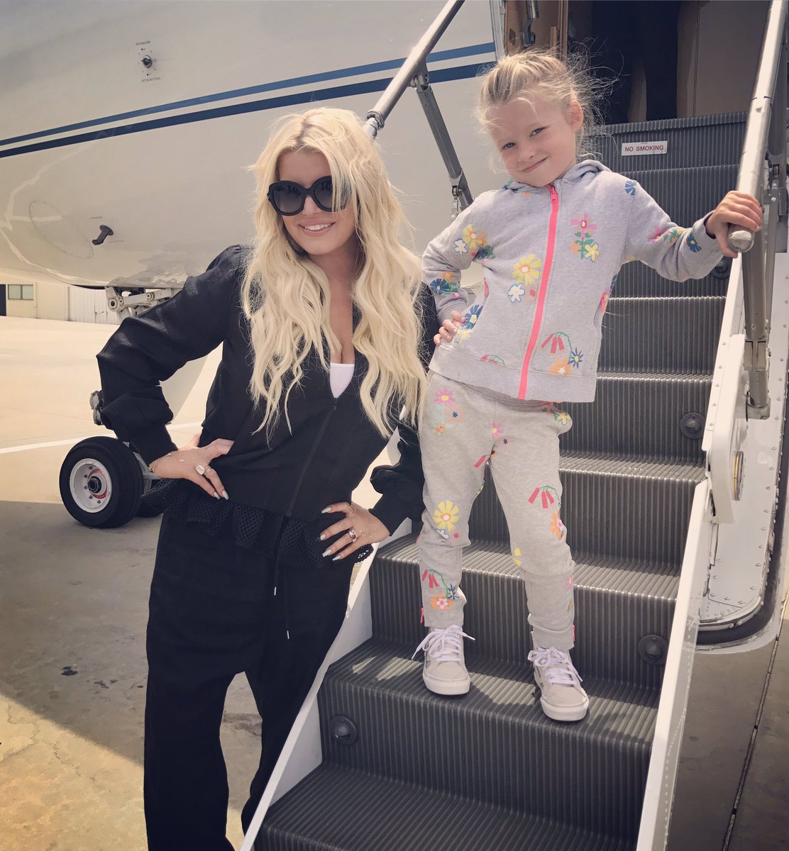 Wheels up to Waco! ✈️#wheelsandheels #MAXIDREW (Ace was too shy for the pic ????) https://t.co/YWJbnGRxIV