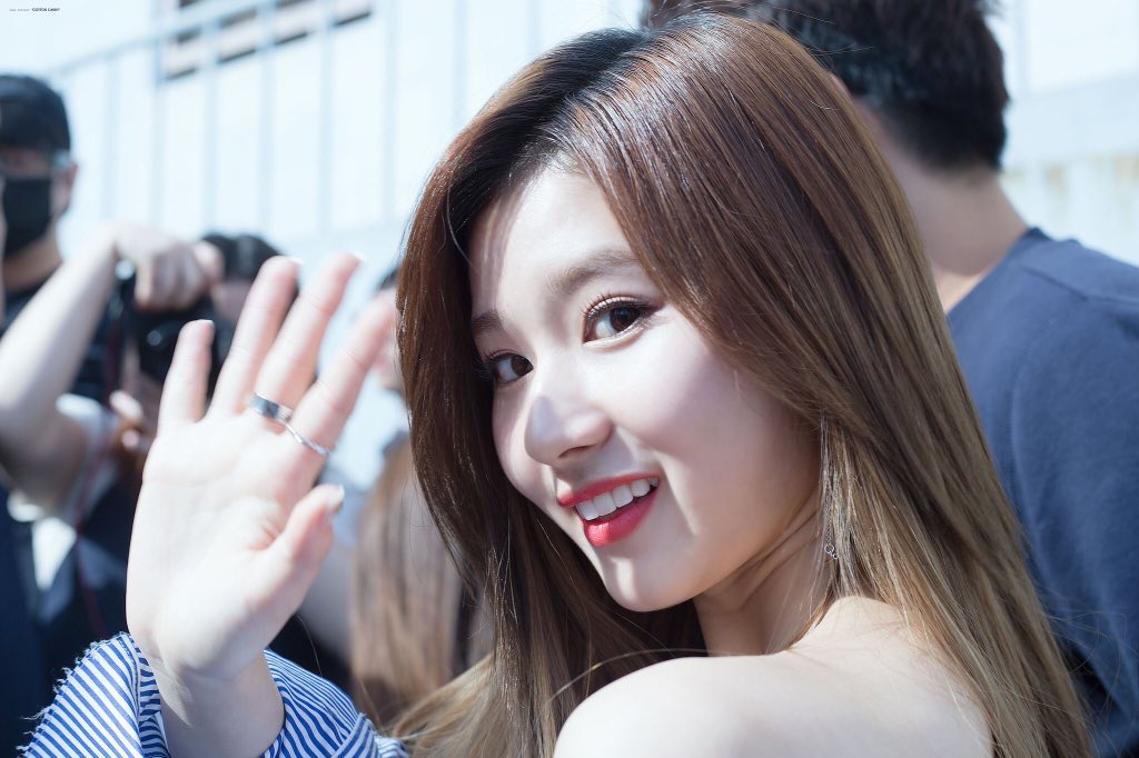 TWICE 트와이스 사나 SANA 어린이에게 새생명을 나연 0507kkp