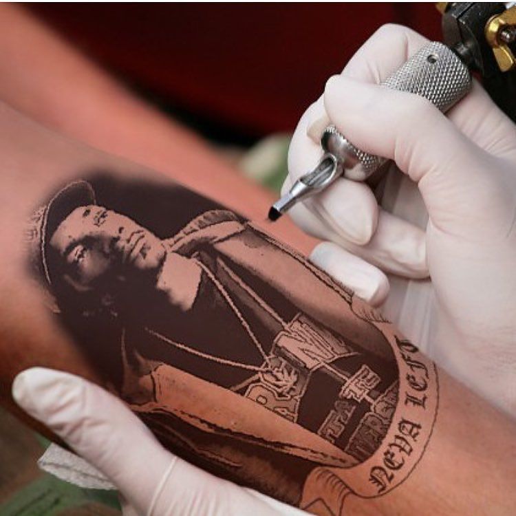 Fan love https://t.co/ycqb1Z0lXD https://t.co/EFEiZATUdM