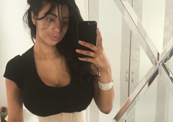 RT @TheSun: Chloe Khan deleted this jaw-dropping photo - but it was too late https://t.co/IVbyrjdp1Y https://t.co/YuHssT3IC2
