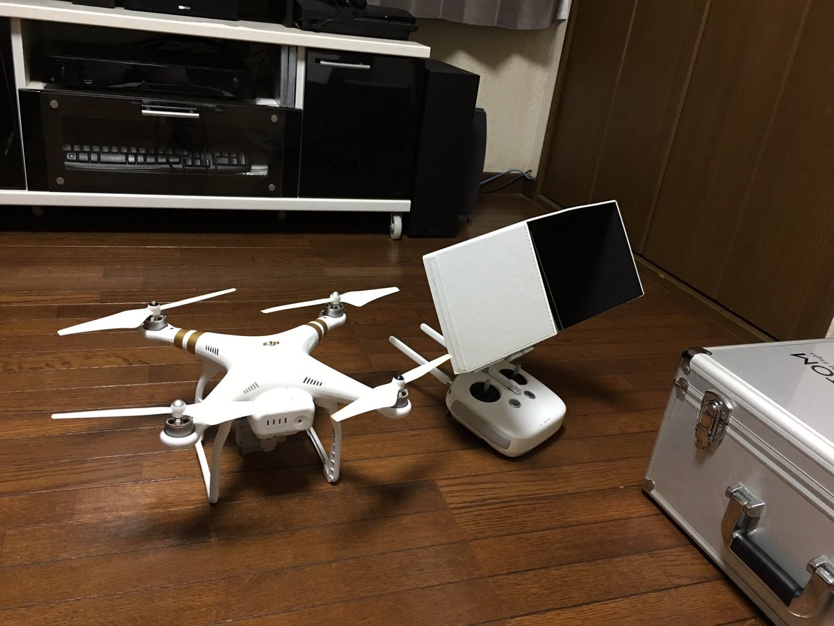 前から欲しいと思ってた送信機モニター日除け。評価の良い物を見つけたので買ってみました。これで日差しの強い日も安心(^-^ 前から欲しいと思ってた送信機モニター日除け。評価の良い物を見つけたので買ってみました。これで日差しの強い日も安心(^-^