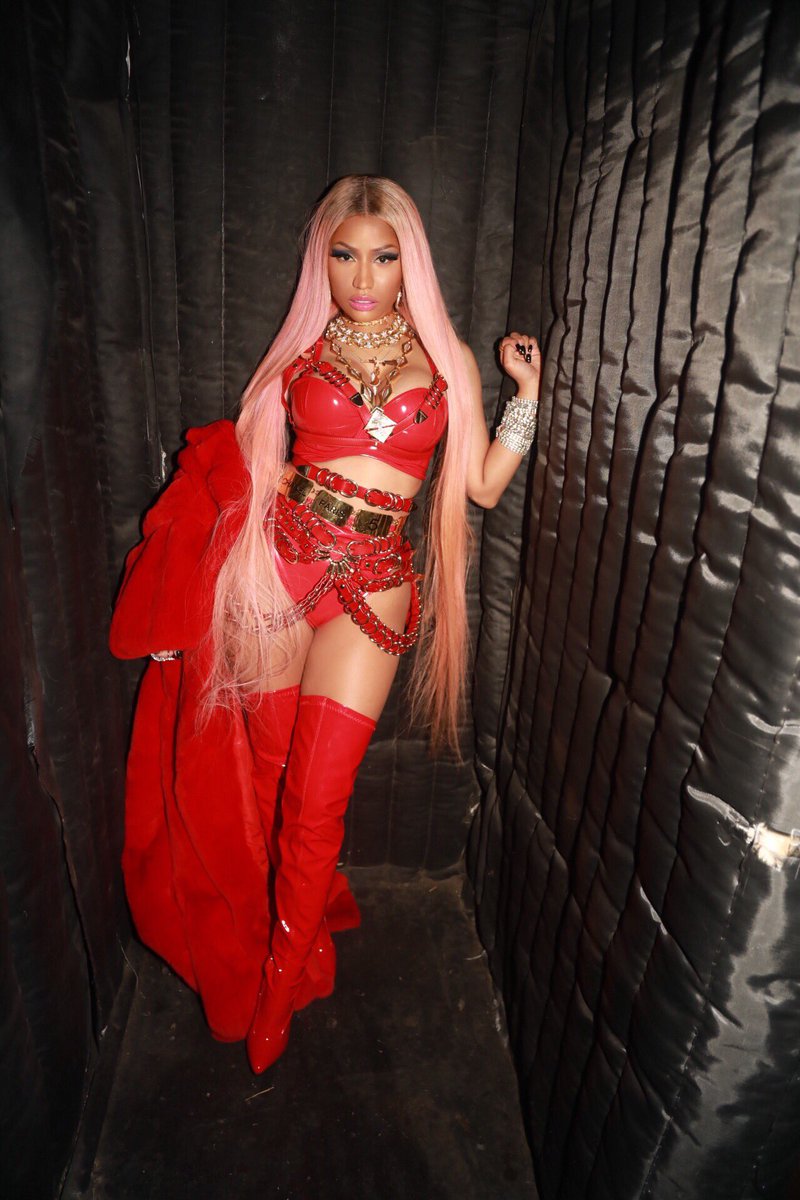 #NickiBBMAs https://t.co/QYCtB0y3wS