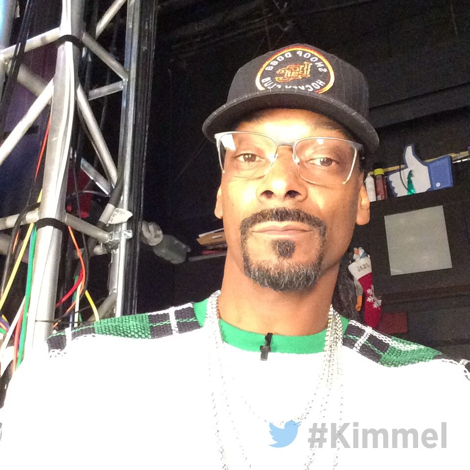 RT @JimmyKimmelLive: Backstage at #Kimmel with @SnoopDogg #NevaLeft https://t.co/D2Dh0Sb9GZ
