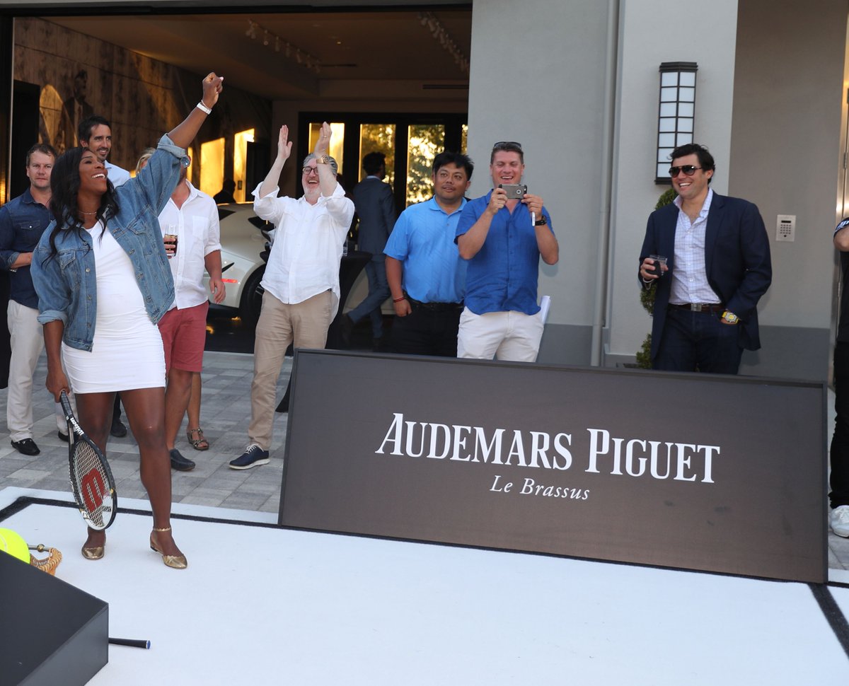 When @AudemarsPiguet and I challenged @IanJamesPoulter to show us his forehand. #APFamily https://t.co/Bx3TLaAGCI