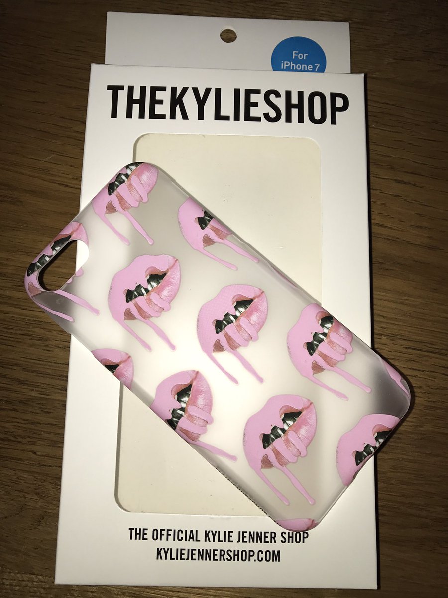RT @NeveKardashian: Oh hey my new favourite phone case???? @KylieJenner https://t.co/WKXXCLhFze