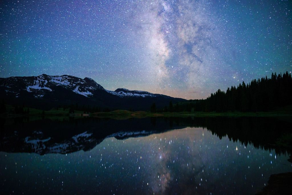 Quite the view of the Milky Way over Molas Lake in Colorado.. https://t.co/MVkAPROUrn https://t.co/P9otd8aLfC