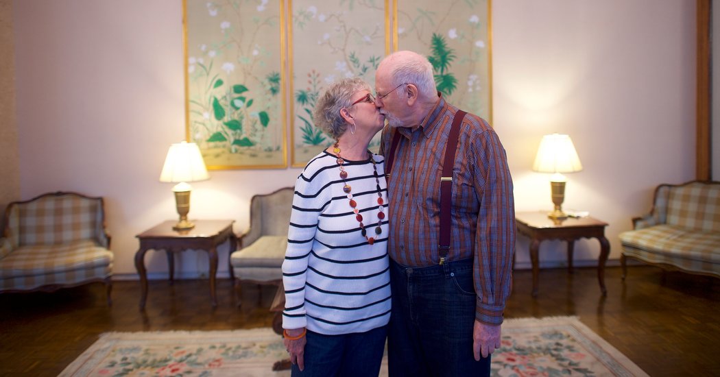 More #OlderCouples Are #ShackingUp https://t.co/Y0FgFQSypU https://t.co/S66rFUcGFn