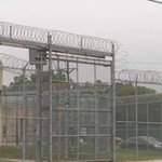 Prison guard accused of smuggling contraband to plead guilty