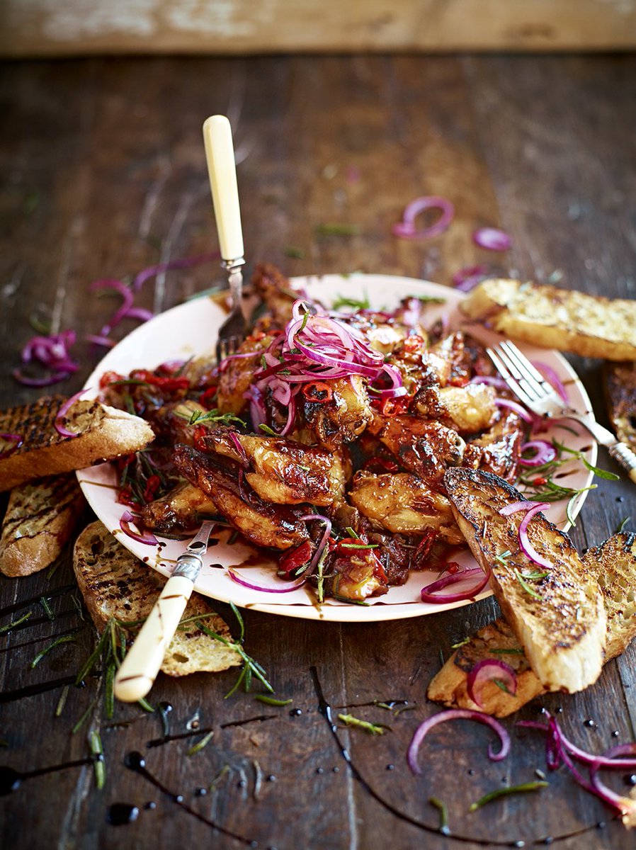 One for the weekend!! Sticky, sweet and oh so delicious chicken wings baby x x x https://t.co/lwmOPWXDVz https://t.co/4ekDgisqrG