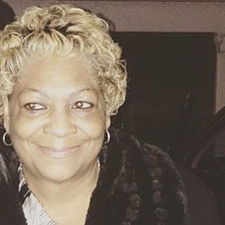 Who's that lady. ????????????moms https://t.co/HHUgtywFxA https://t.co/LWwurt1gJM