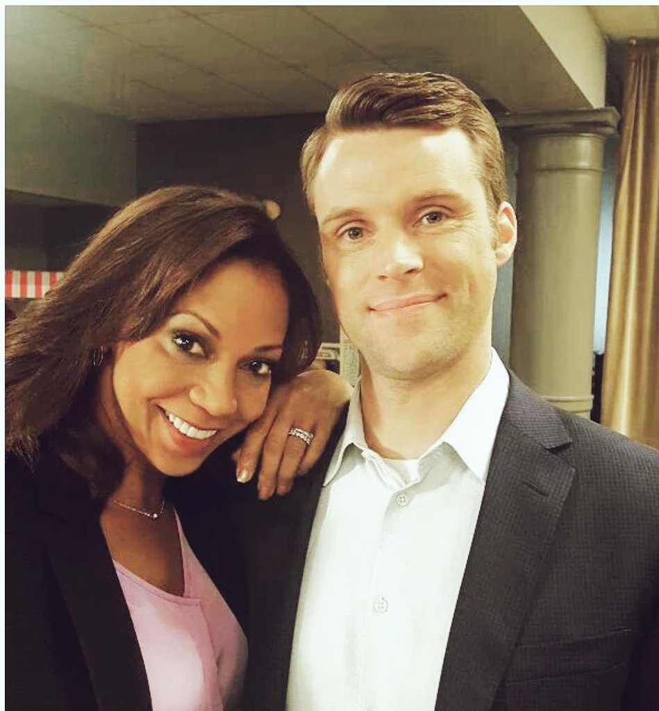 RT @hollyrpeete: WATCH TONIGHT I'm on FIRE???? #ChicagoFire ????
I get to meet these 2 @Jesse_Spencer @monicaraymund 
#Dawsey #HollyOnFire https:…