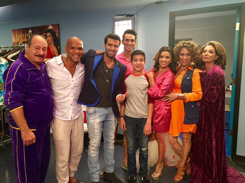 TOMORROW NIGHT!! Tune in to a new episode of #Telenovela with our special guest @selcharrodeoro! 8:30/7:30c on NBC https://t.co/3Bq7w36JJ2