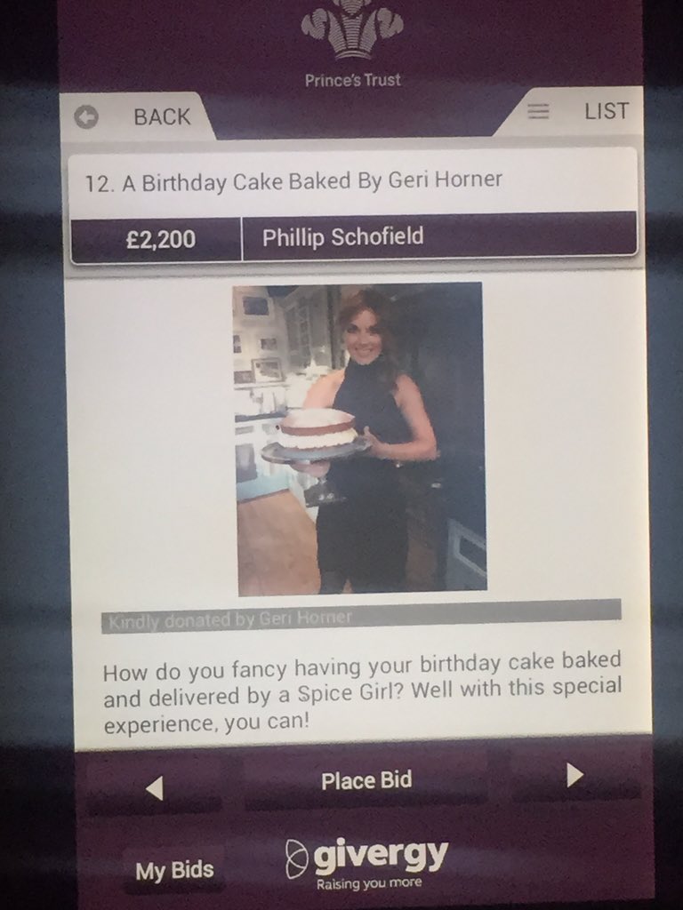 Look who's buying a cake from me ! @Schofe for @PrincesTrust https://t.co/EkeuVUcNAq