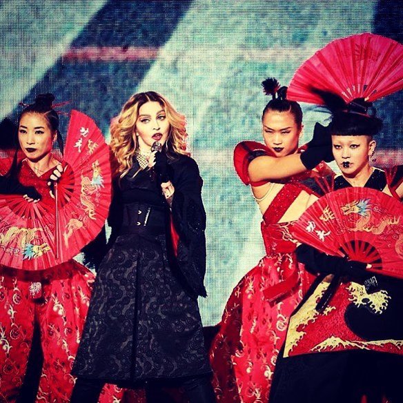 My Army of beautiful strong women in Taiwan???????????????????????????????????????????????????????? ❤️#rebelhearttour https://t.co/6PwdUIgbgx