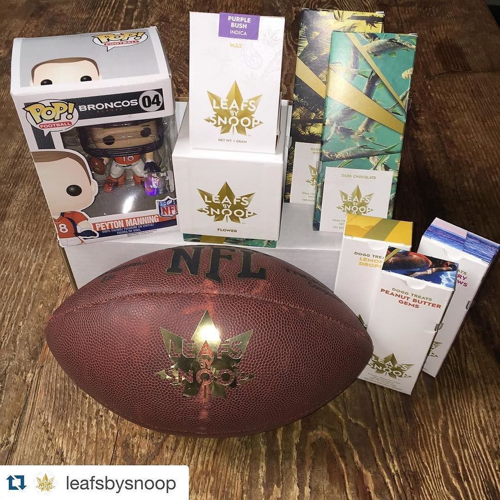 U alrdy kno im paccin a super bowl 2morrow !! ????????✨???? #Repost @leafsbysnoop with @repostapp.
・・・
Watching the #Superbo… https://t.co/zEds9QCcEj
