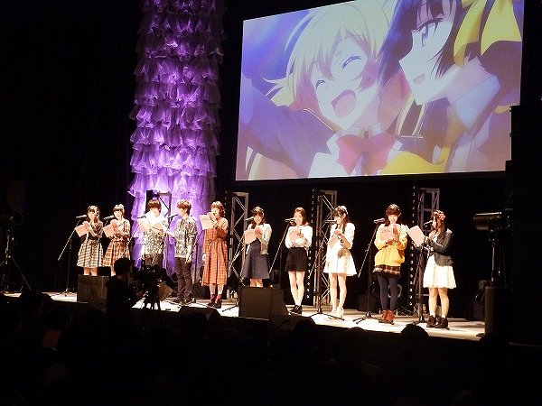 『城下町のダンデライオン』ファン感謝祭開催に花澤香菜、茅野愛衣、木村良平らメインキャストが勢揃い。生アフレコでは櫻田家が 『城下町のダンデライオン』ファン感謝祭開催に花澤香菜、茅野愛衣、木村良平らメインキャストが勢揃い。生アフレコでは櫻田家が
