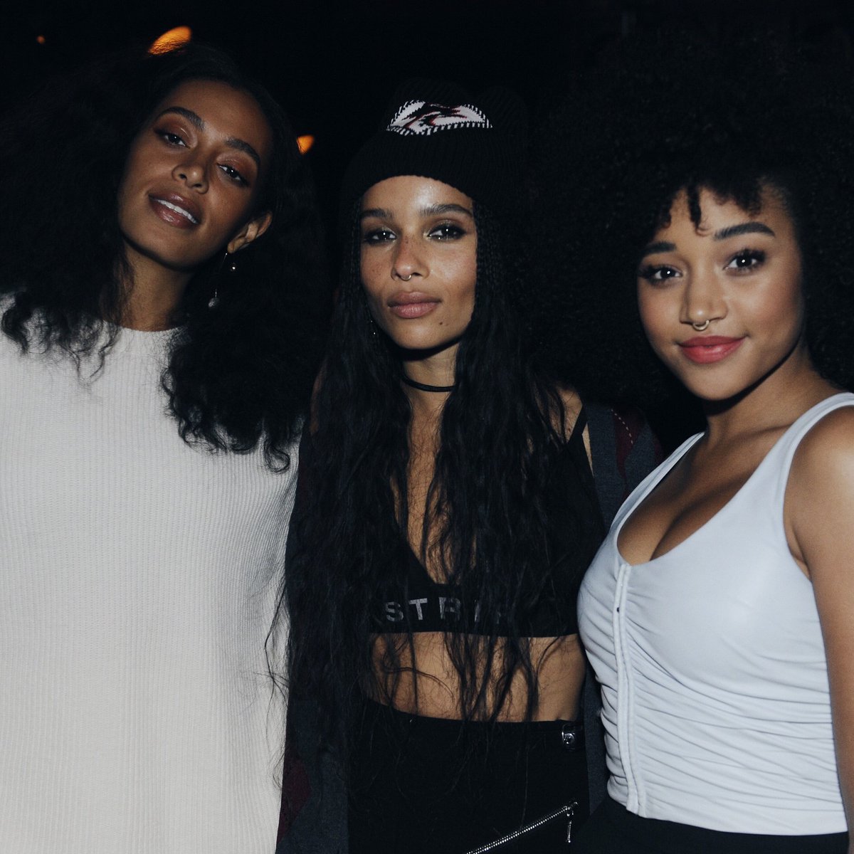 RT @AlexanderWangNY: #AWF16 front row | @solangeknowles #ZoeKravitz @amandlastenberg #AWLive https://t.co/dZoruLomsV