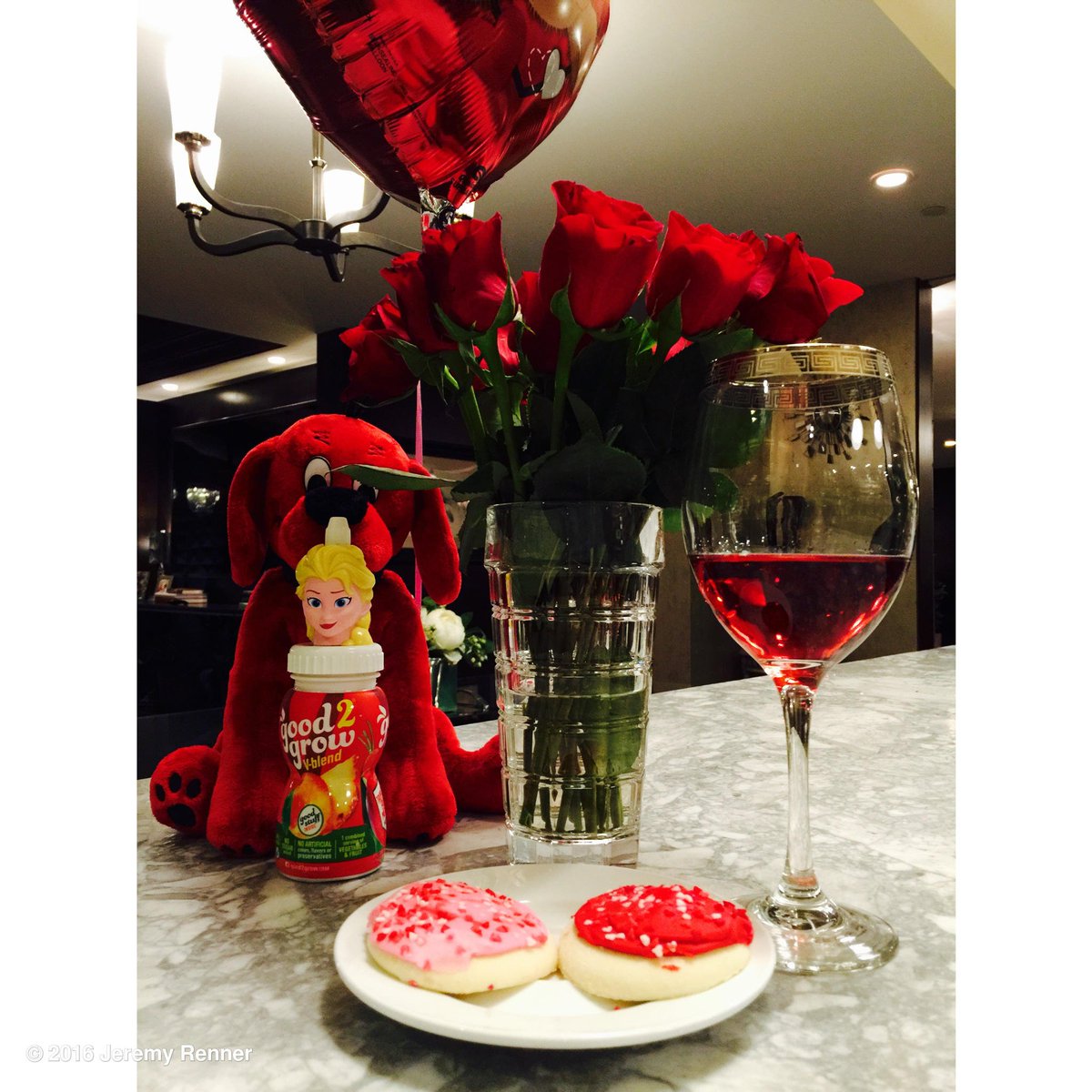 Here's to the end of my vday date...she's has a bedtime. Juice and wine (daddy juice) #valentine #daddydate https://t.co/RrGDpJLJsG