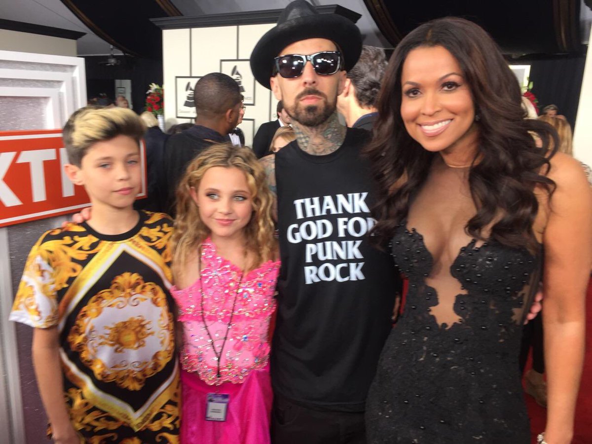 RT @extratv: So cute! @travisbarker brought his kids tonight! #GRAMMYs #ExtraGrammys https://t.co/45bFOfTByq