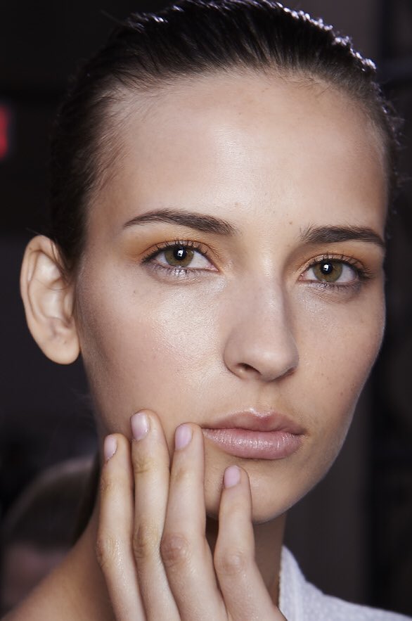 Nude nails by the @NailsInc team at #VBAW16 x vb https://t.co/O064EmwIcb