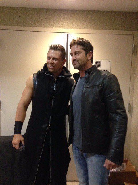 Hanging with @mikethemiz backstage at @WWE #RAW tonight #LondonHasFallen https://t.co/BO4oL1Cuos