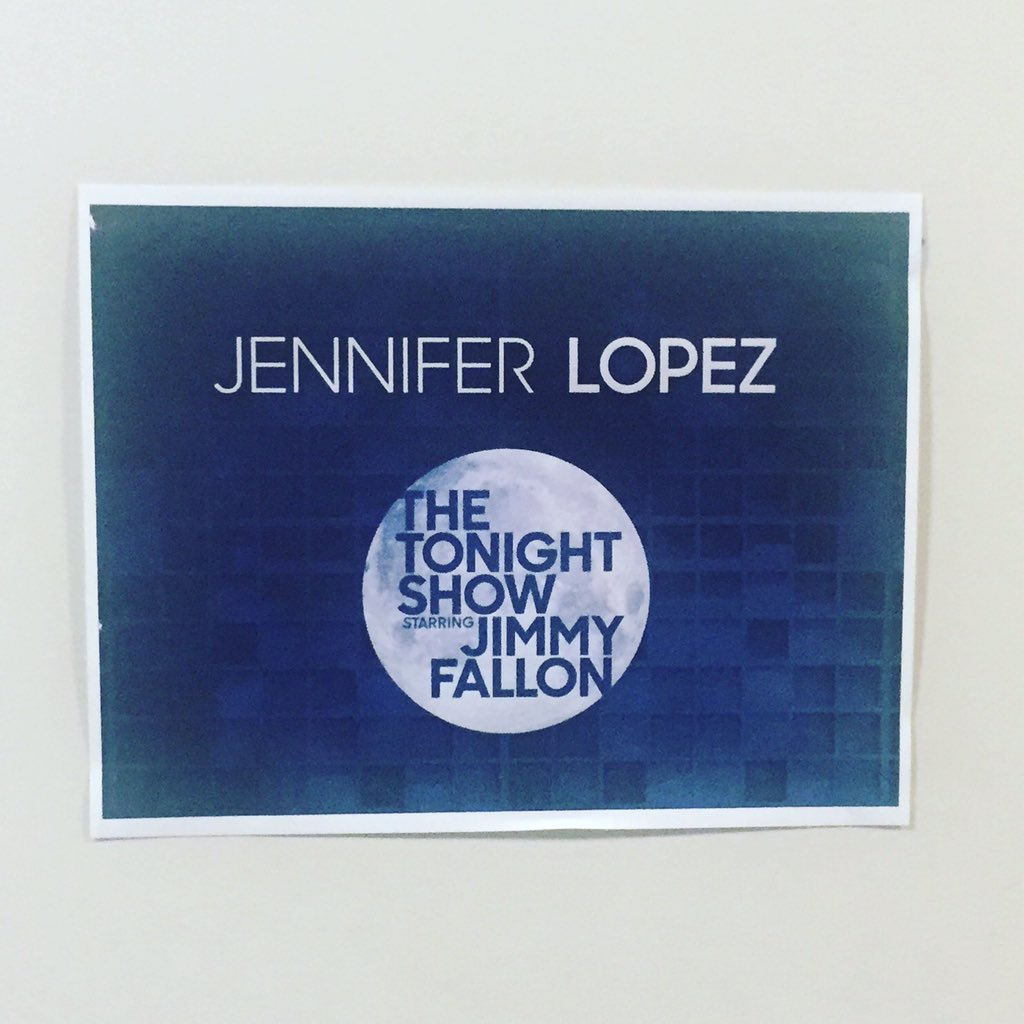 Look who I'm hanging out with in LA! Don't miss it TONIGHT! @jimmyfallon https://t.co/X2reouHFge