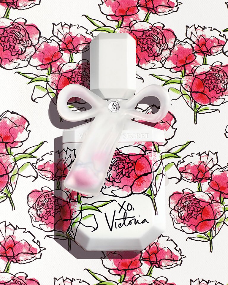 Hello, spring! #xoVictoria was crafted w/ the essence of the season's first blossoms. ???? https://t.co/wDNwUyycfh https://t.co/Ql2LIo95no