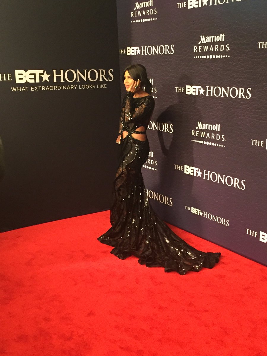 RT @RollingOut: ???????? @tonibraxton slaying the #BETHonors red carpet https://t.co/7ri1STanWB