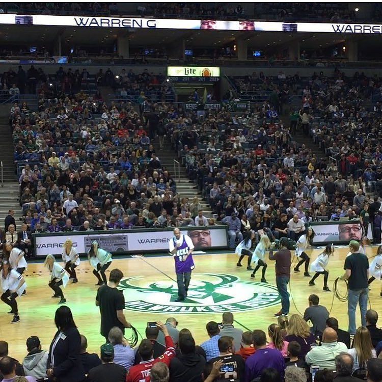 Now that's big. @warreng  Halftime show for the Miluakee Bucks  game https://t.co/3jI0q5t6f5
