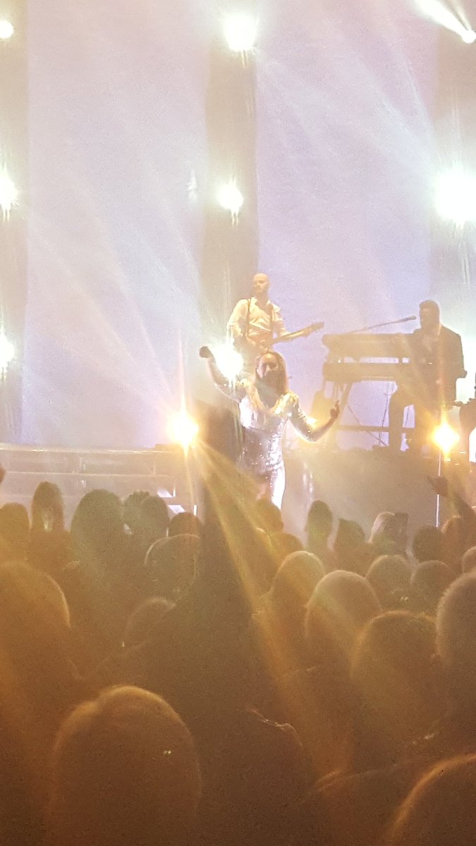 RT @chelle3221: The crowd loving @leonalewis tonight #IAMTour https://t.co/GQYUNtR2eh