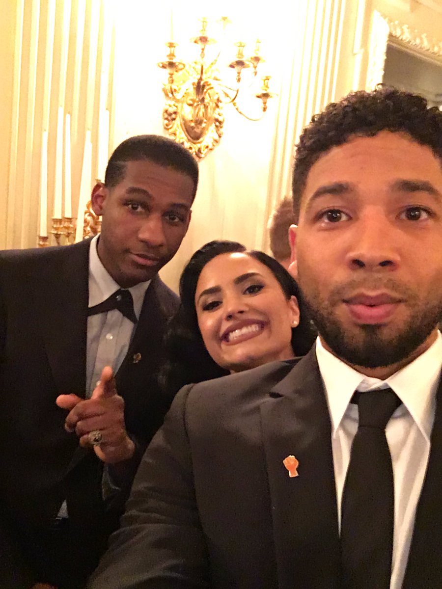 RT @JussieSmollett: With @leonbridges & @ddlovato about to meet president @BarackObama. Lord don't let me shame myself and my family.???????? htt…