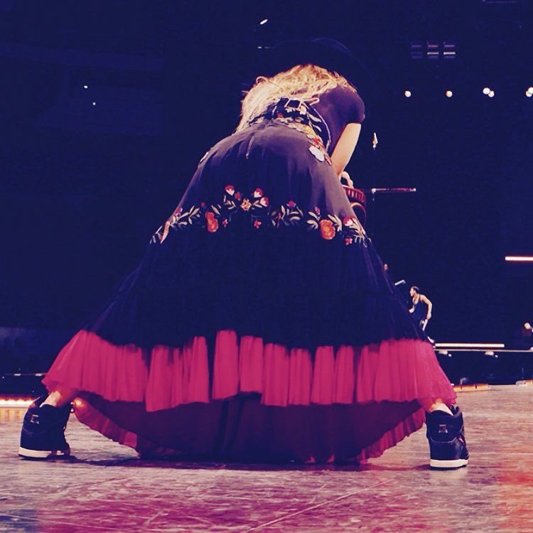 Sound check blues! 2nd show in Manilla. ❤️#rebelhearttour https://t.co/eXaEb1Mjwo