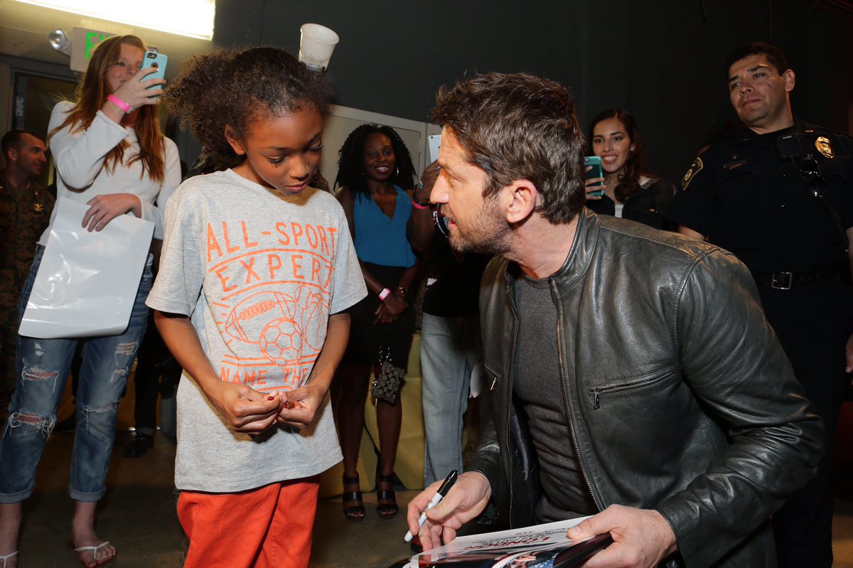 Met lots of #LondonHasFallen fans backstage at the #CampPendleton screening! @EW https://t.co/9yE7cLL0WS