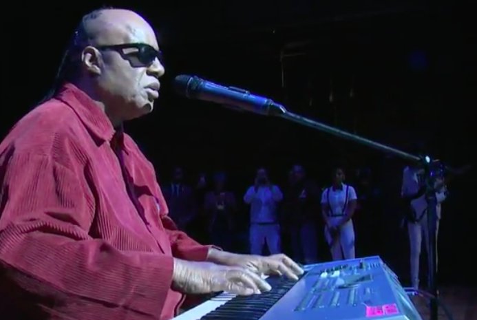 RT @RevoltTV: The amazing Stevie Wonder is killing it on stage! #JusticeForFlint https://t.co/eqyW7xPjx5 https://t.co/2K2O5731We